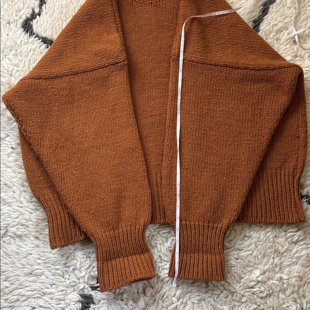 Babaa Turtleneck Sweater - Picture 9 of 17